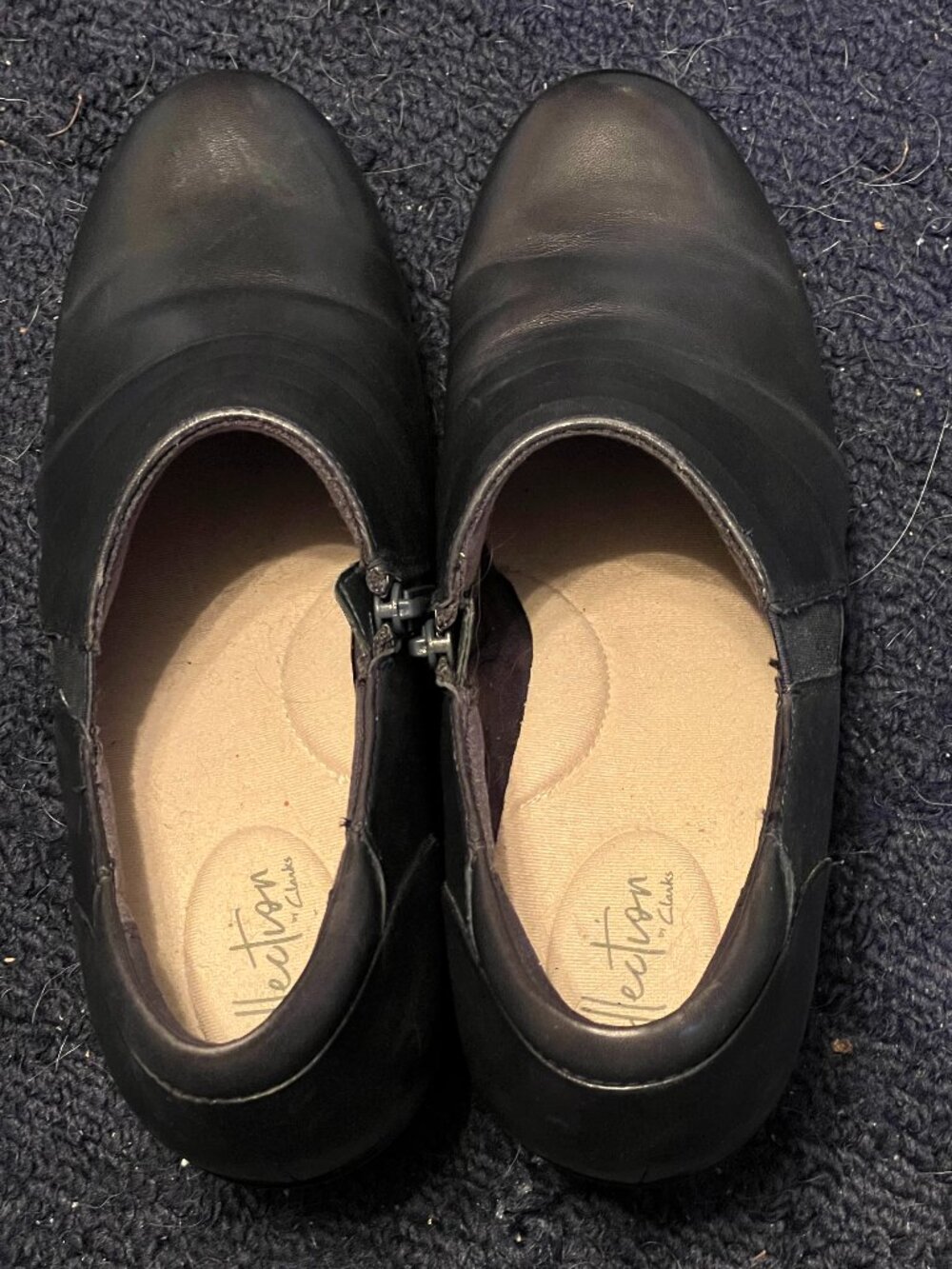 Size 8.5M Clarks Navy Ultimate Comfort Leather Slip-On Shoes